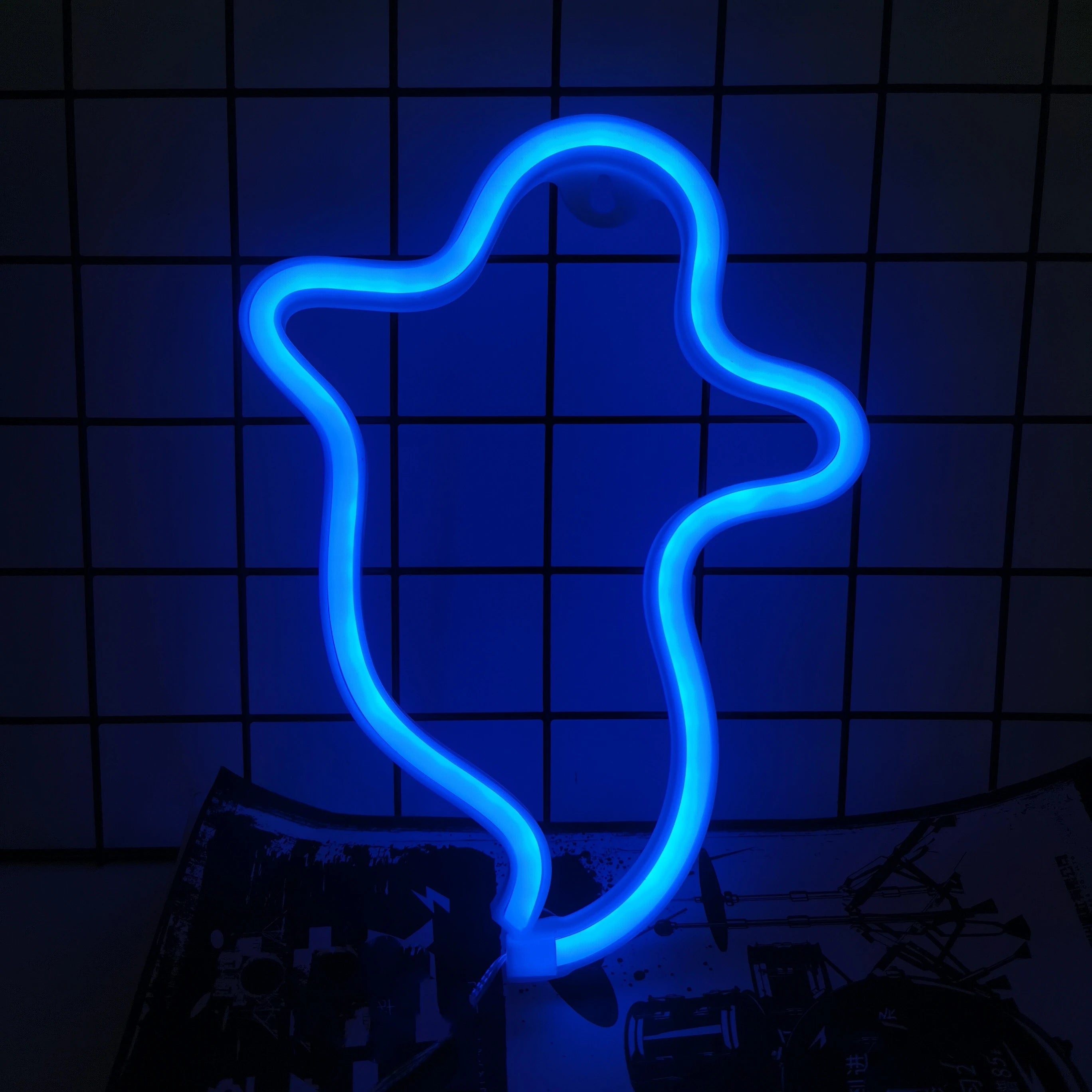 LED Neon Bat Spirit Wall Decor: USB/Battery Halloween Glow