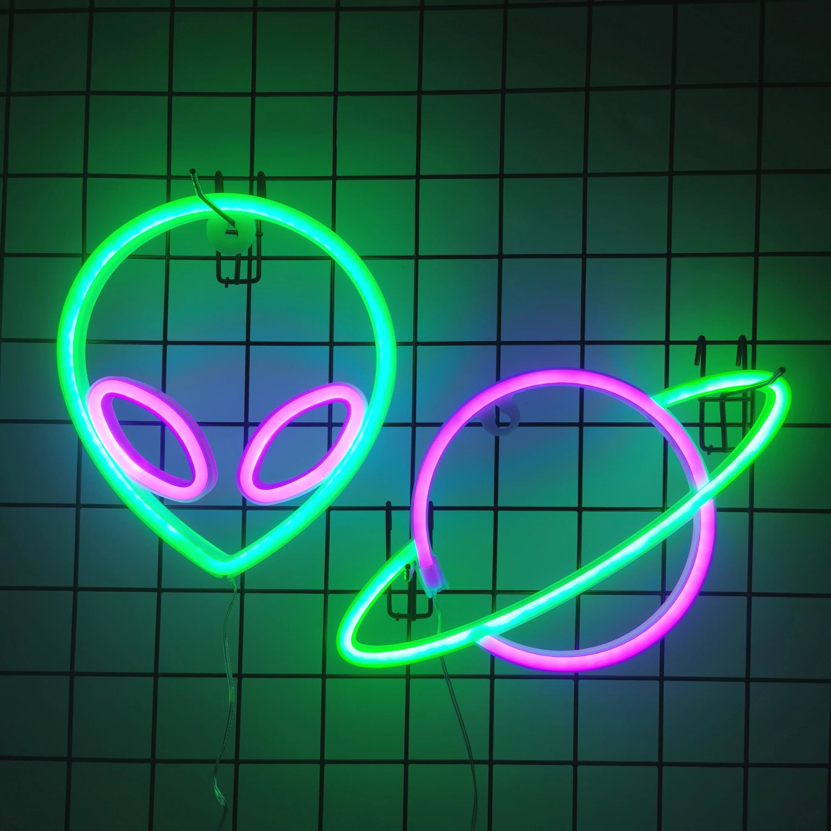 LED Neon Bat Spirit Wall Decor: USB/Battery Halloween Glow